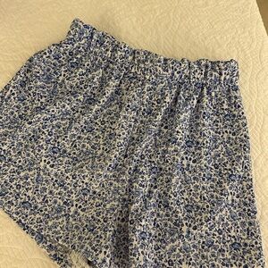 H&M Women's Blue and White Patterned Shorts